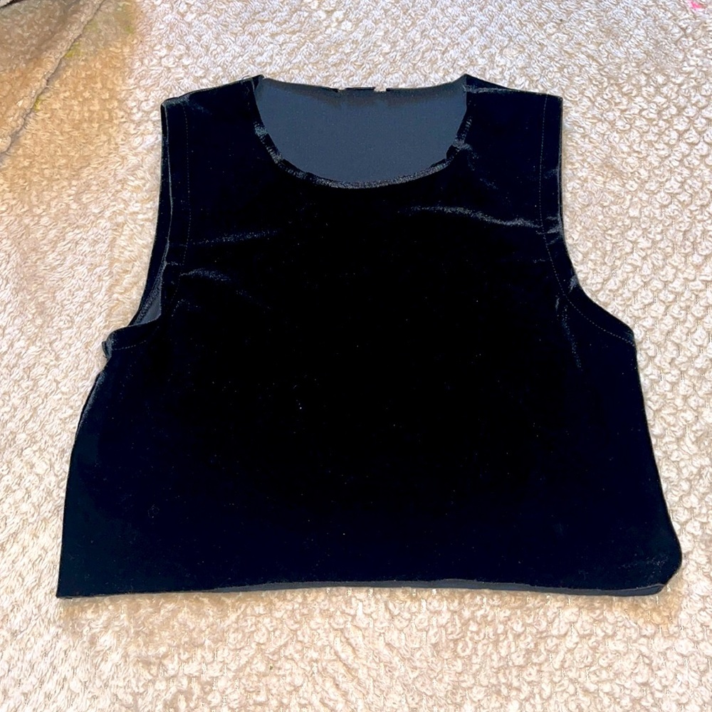 🆕 Crushed Velvet black muscle crop top